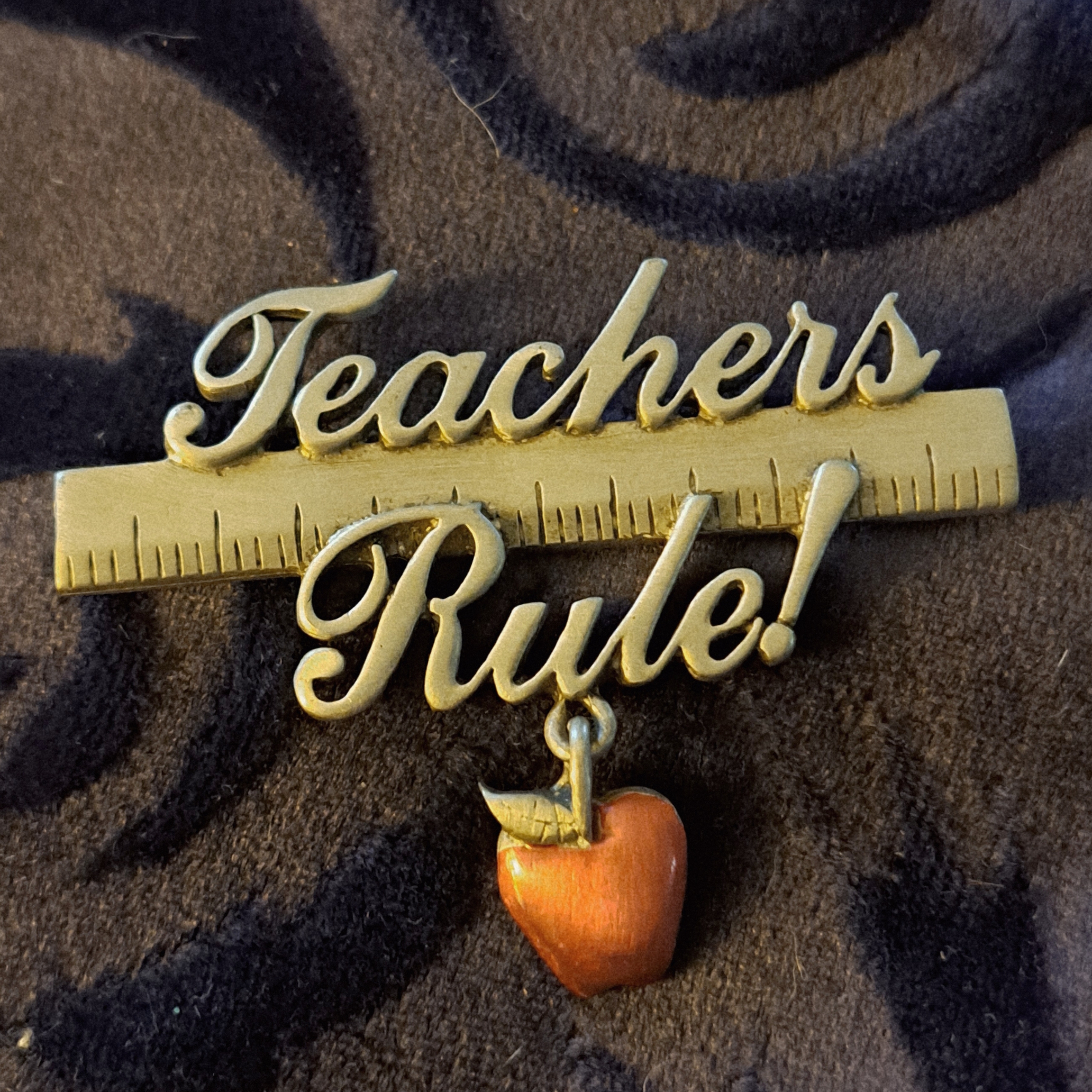 Jj Jonette Teachers Rule Gold Pin With Apple Charm 7$